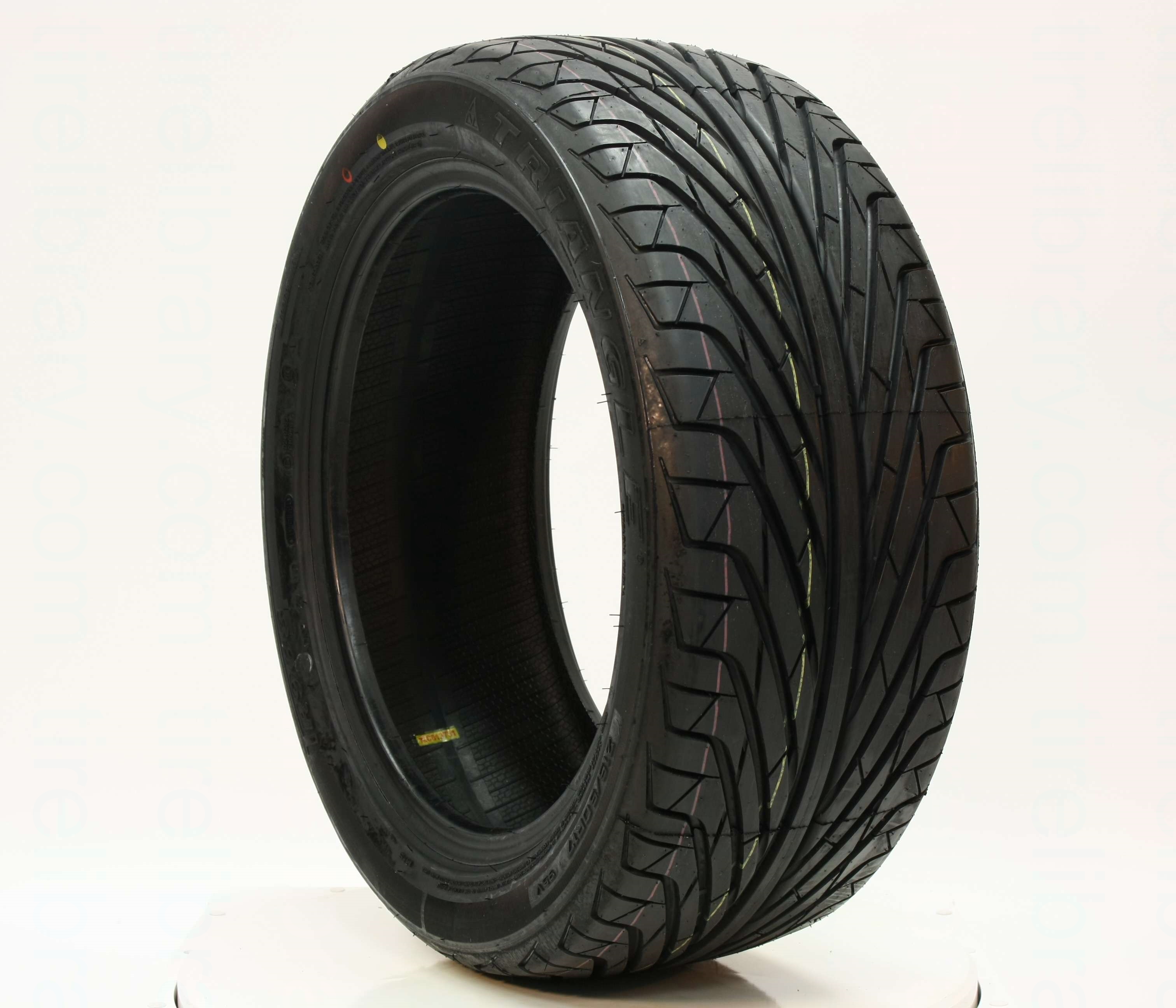 215/55R17 TR968 - TRIANGLE - Tire Library
