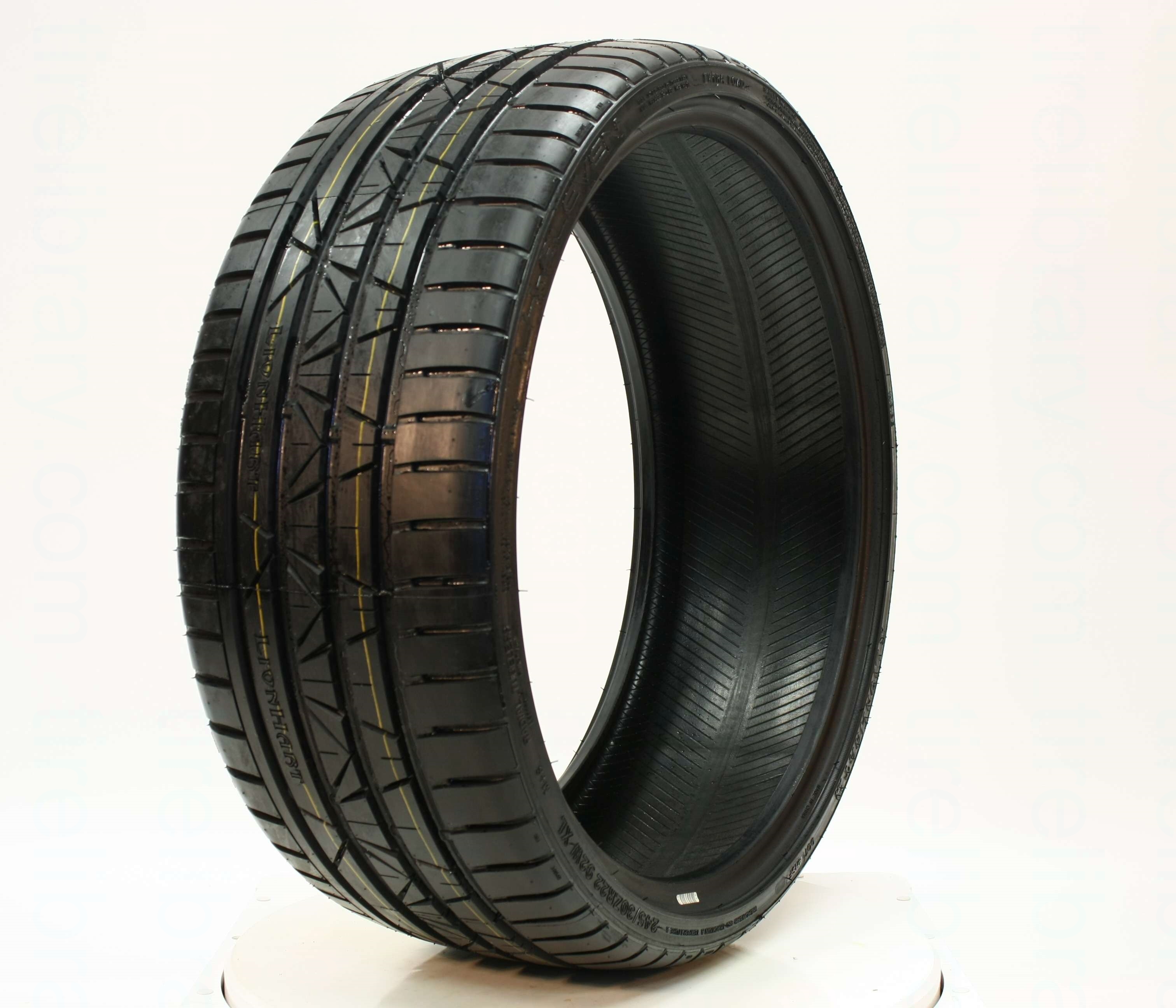 275/25ZR22 XL LHELEVEN LIONHART Tire Library
